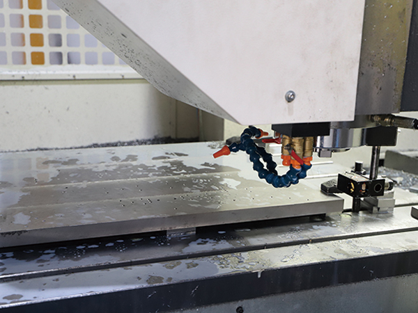 龍(long)門銑床加工(gong)