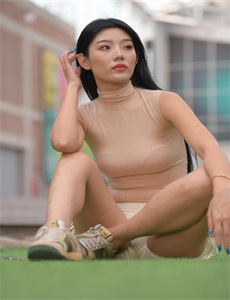 《鲜肉老师免费版观看》